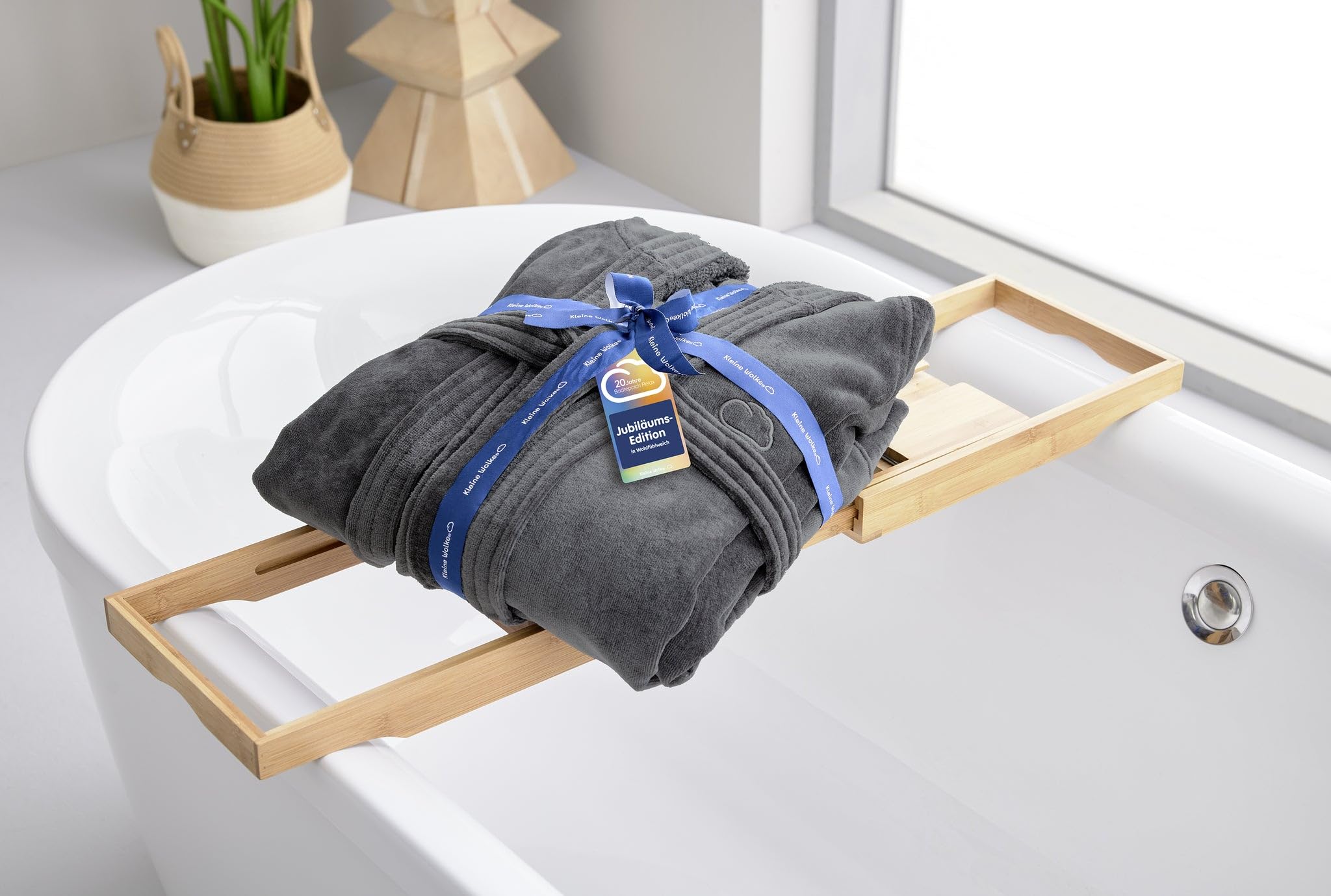kleine-wolke-chill-bademantel-unisex image 3
