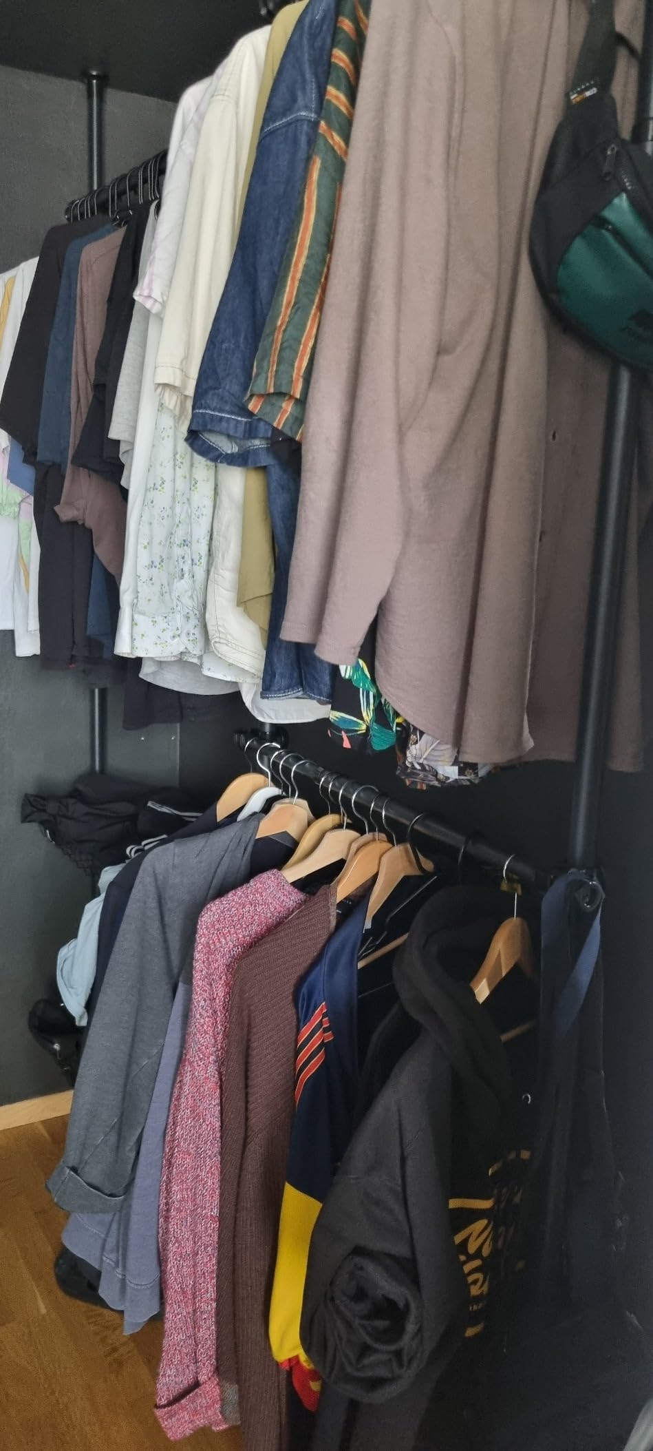 Endlich Platz für alles und das ganz ohne Werkzeug und Schrauben in unserer kleinen Altbauwohnung mit hohen Decken