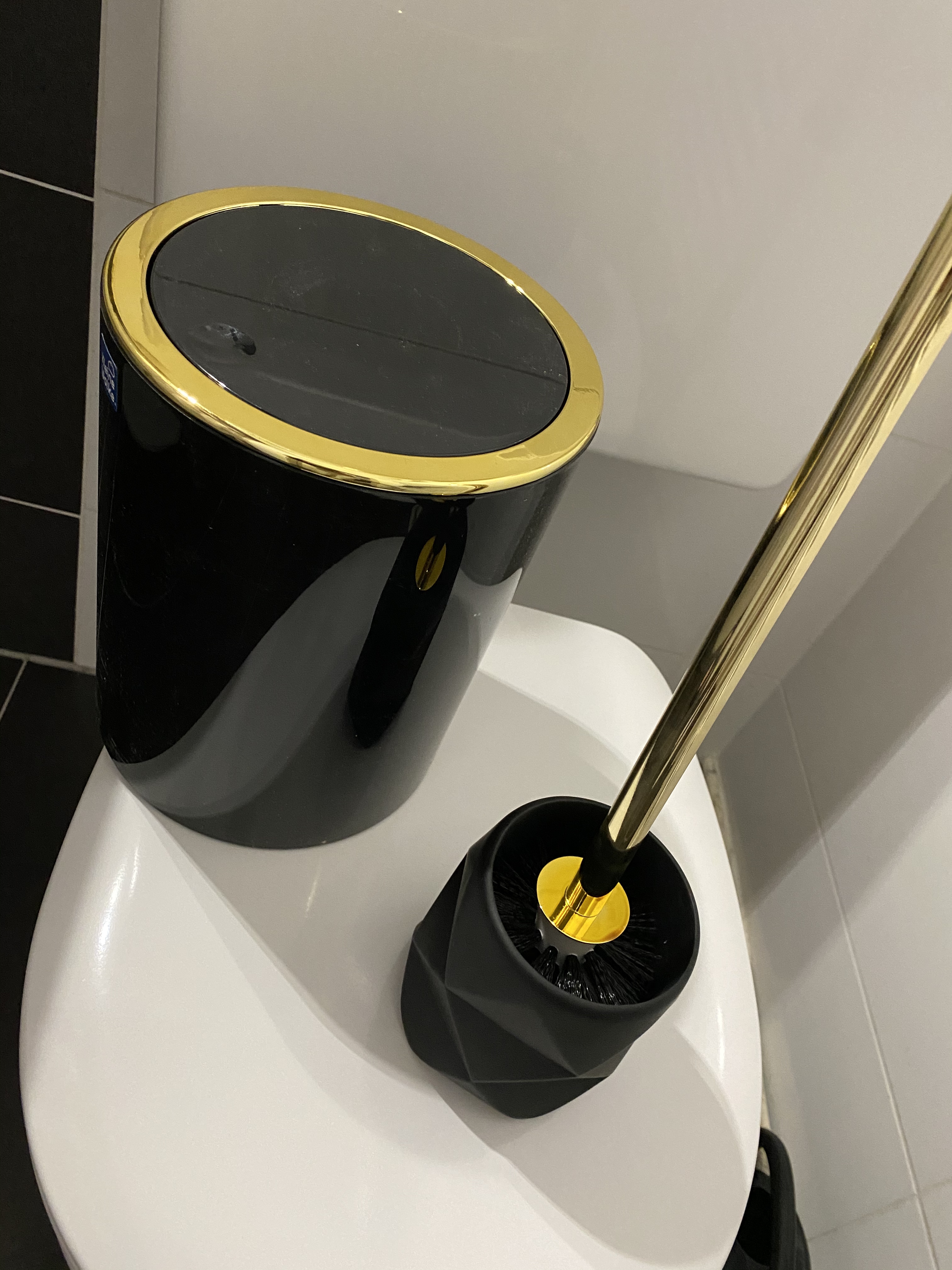 Deckel klemmt manchmal