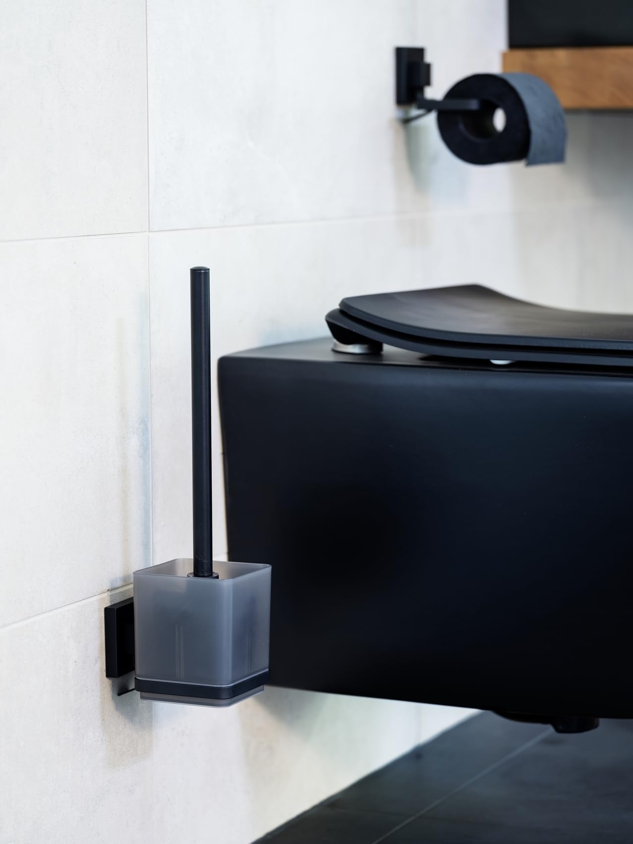 wenko-quadro-wc-garnitur-vacuum-loc-mit-b-rste-schwarz image 8