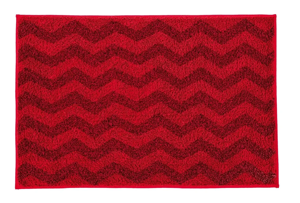 kleine-wolke-badteppich-zack-rubin-70-x-120-cm image 1