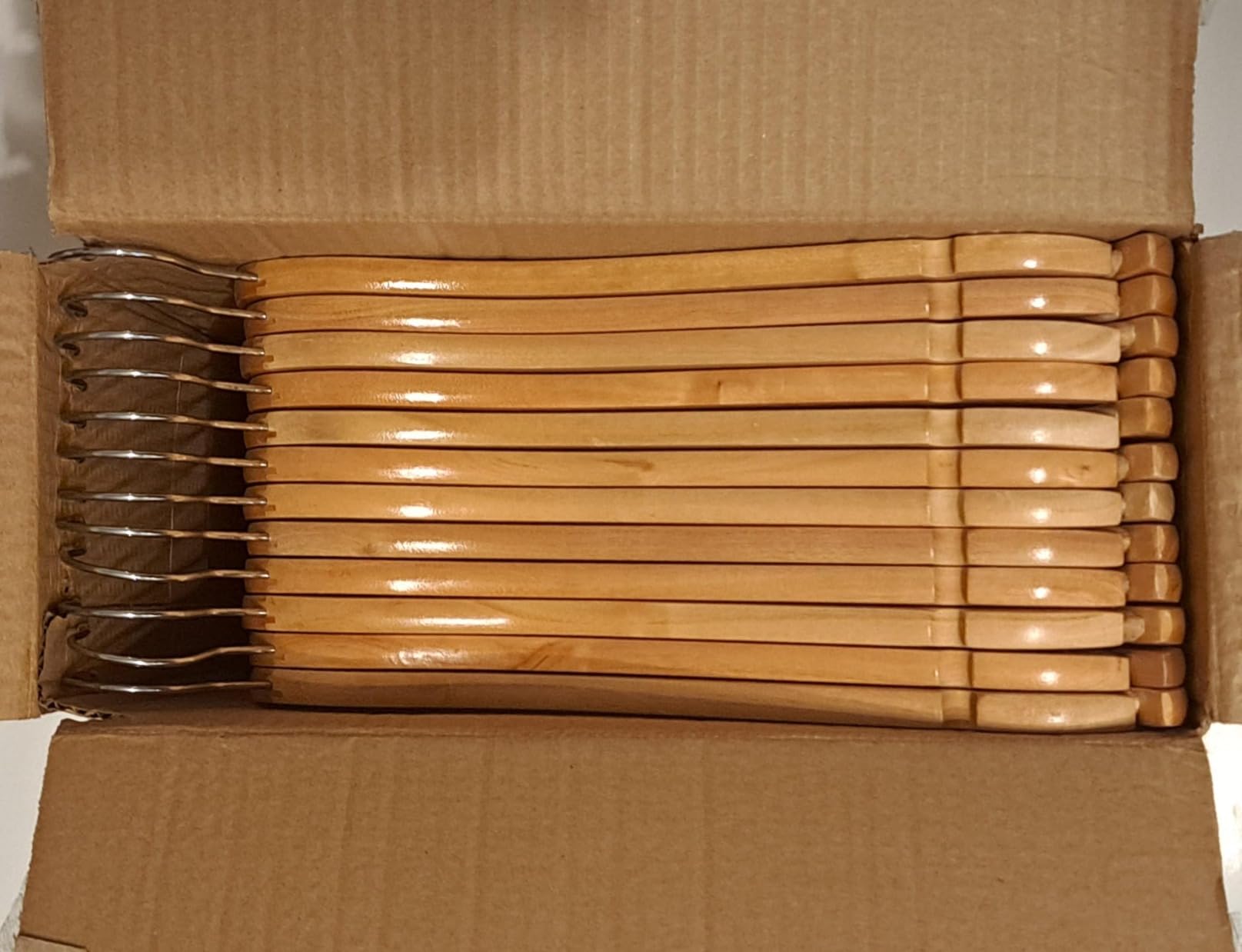 Solide Bügel aus Holz