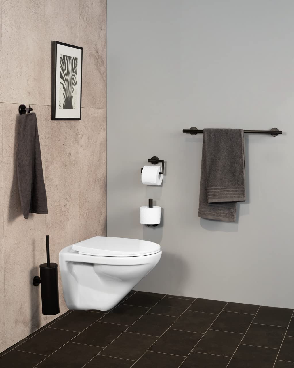 wenko-bosio-wc-garnitur-geschlossen-edelstahl-wandmontage-schwarz-matt image 2