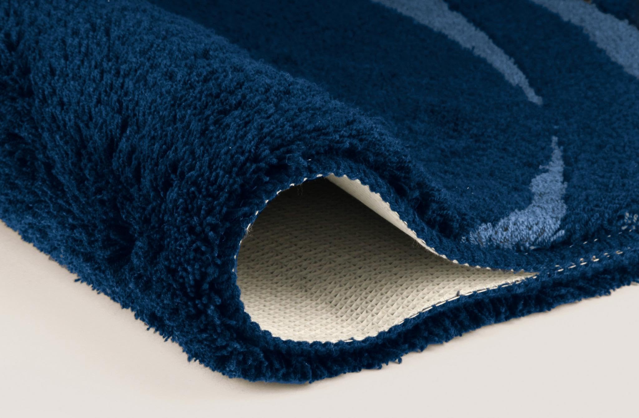 kleine-wolke-wc-vorleger-mystic-navy-55-x-55-cm-mit-ausschnitt image 3