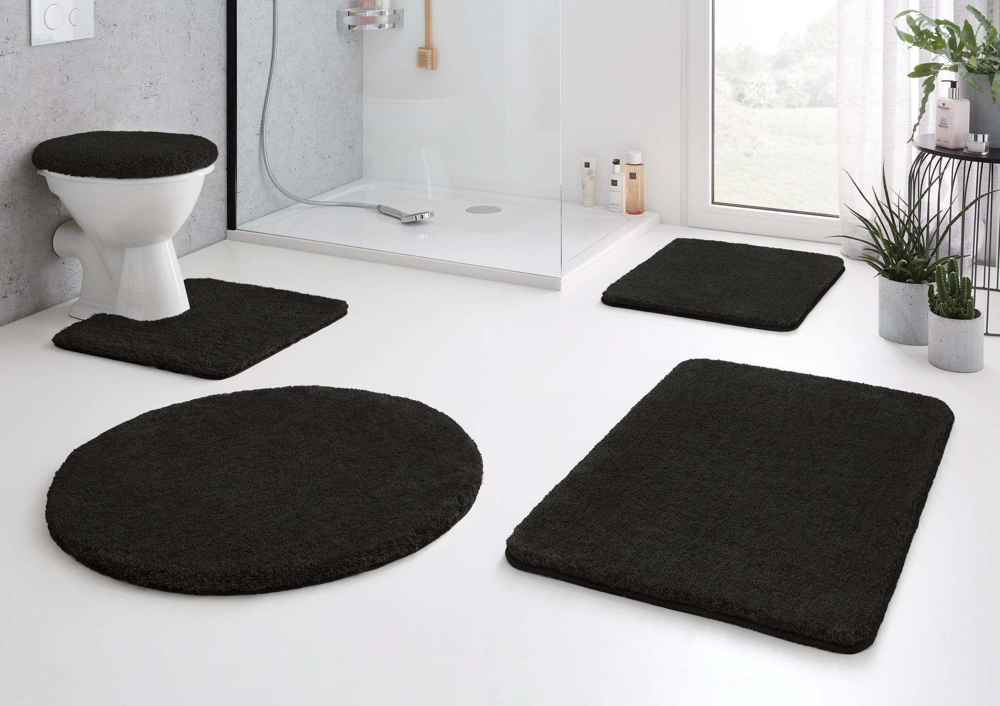 kleine-wolke-wc-vorleger-relax-schwarz-55-x-55-cm-mit-ausschnitt image 2