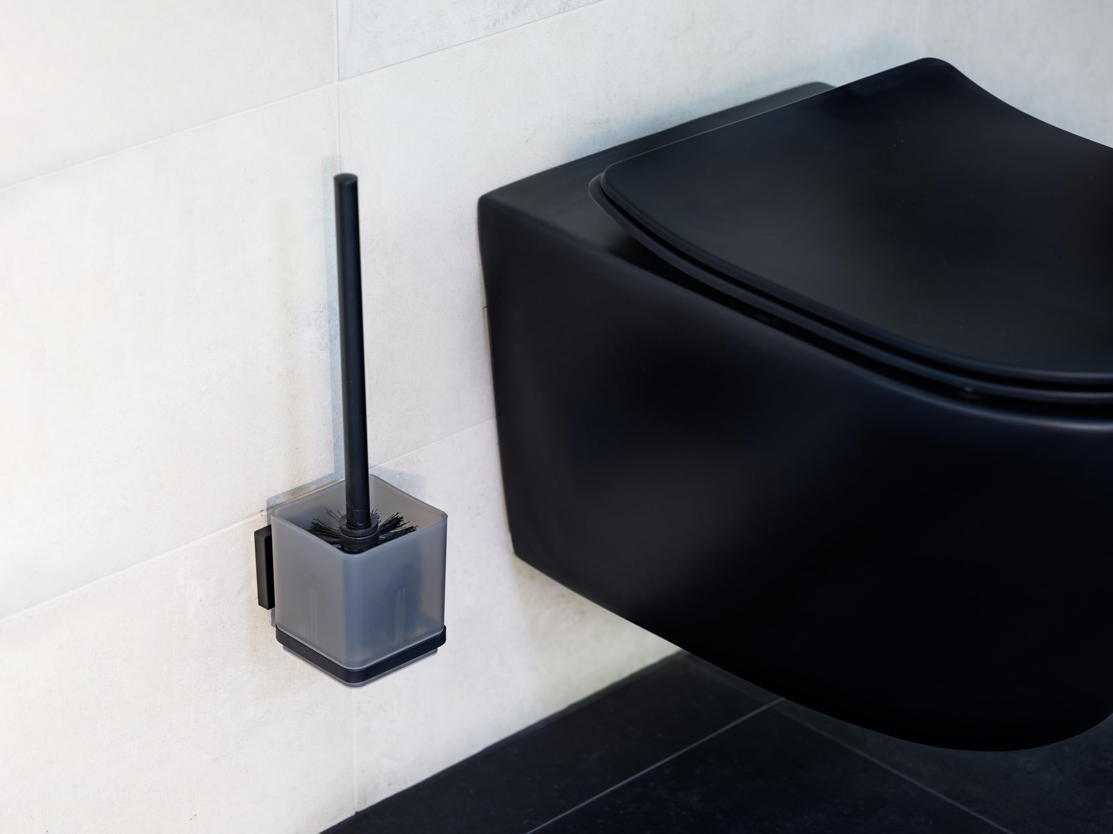 wenko-quadro-wc-garnitur-vacuum-loc-mit-b-rste-schwarz image 7