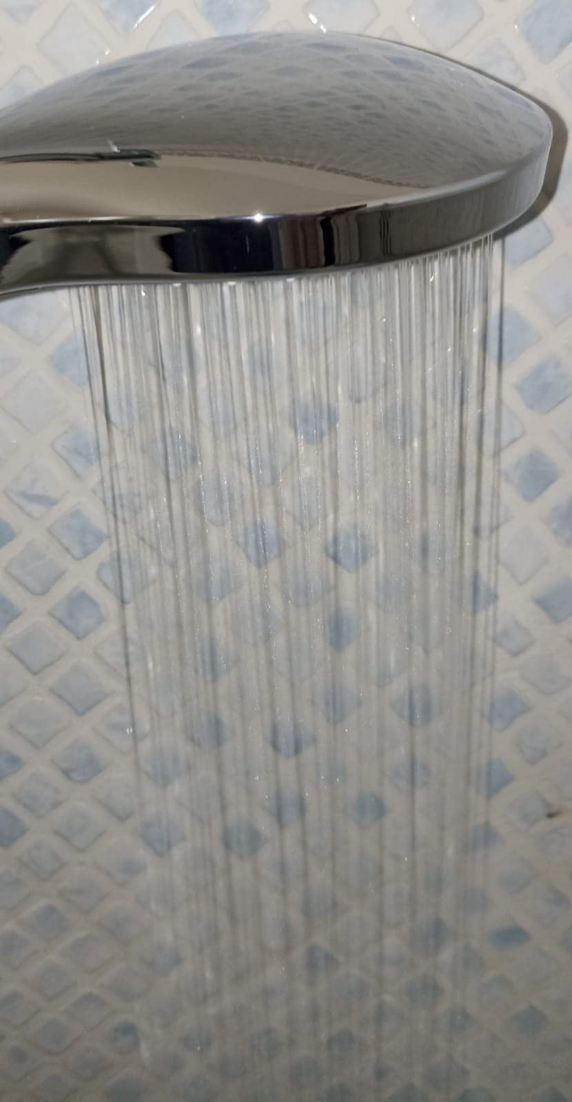 Starker Strahl, weniger Wasser