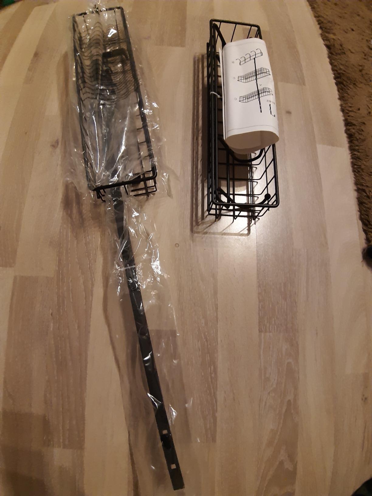 Klappert an dünner Tür