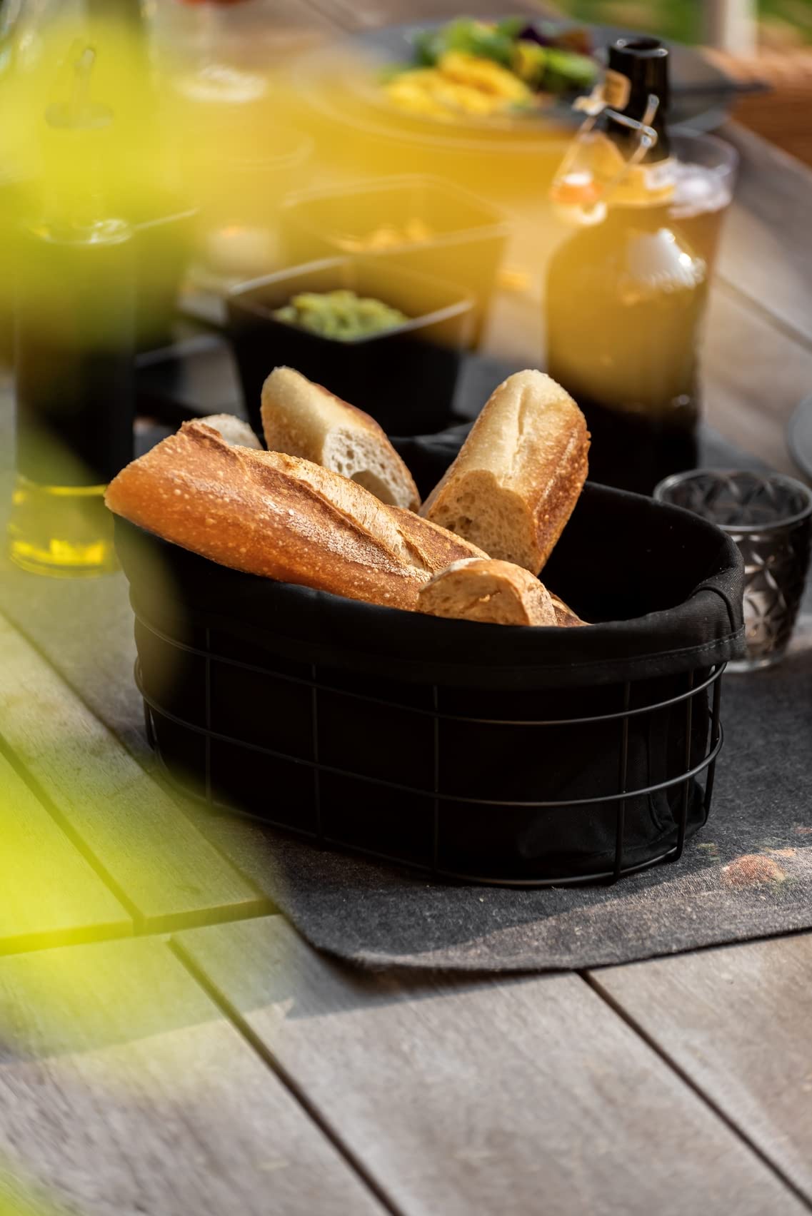 wenko-bela-brotkorb-black-outdoor-kitchen-metall-schwarz-27-x-17-x-11-5-cm image 4