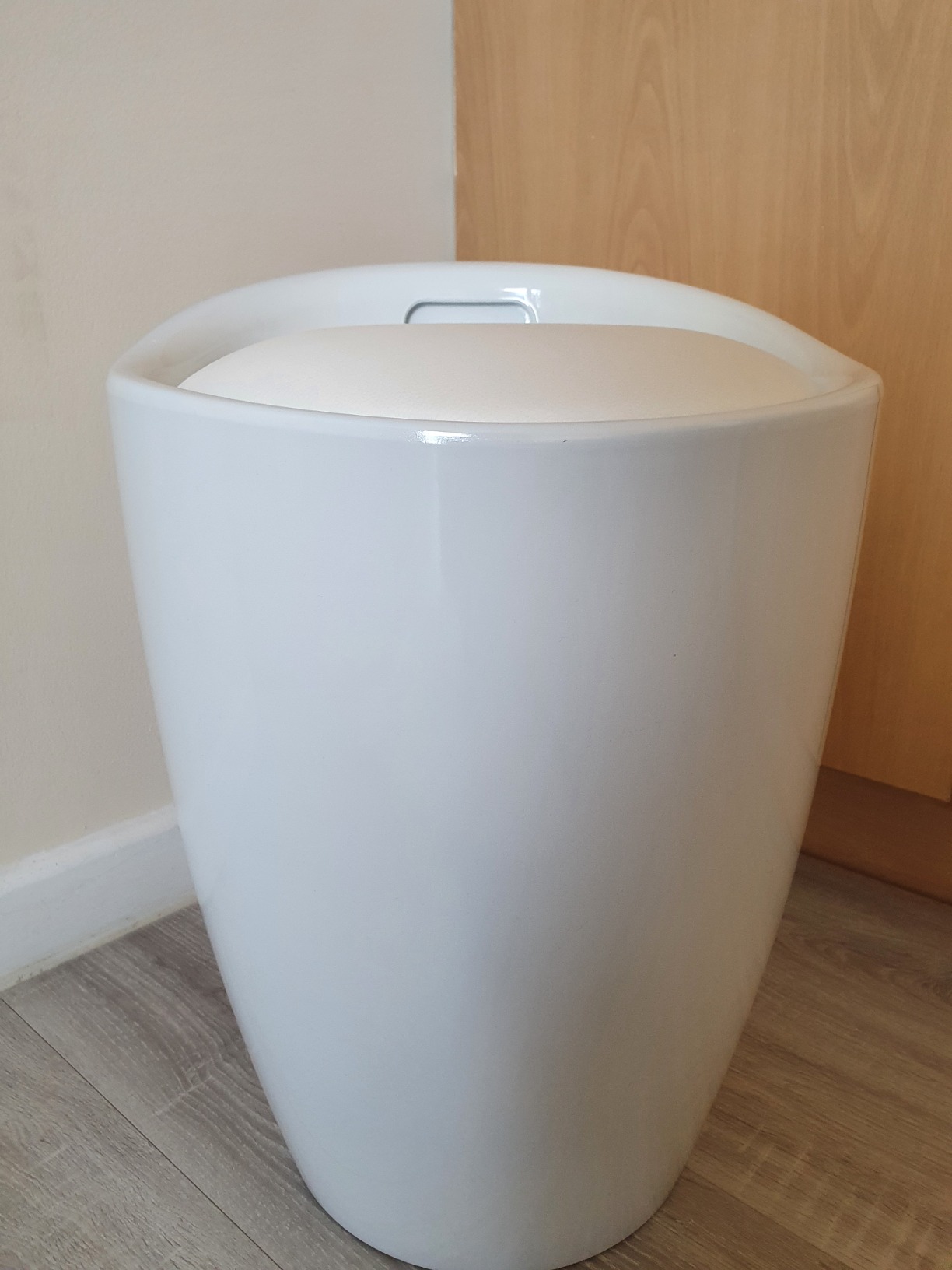 Sitzhocker mit gutem Stauraum