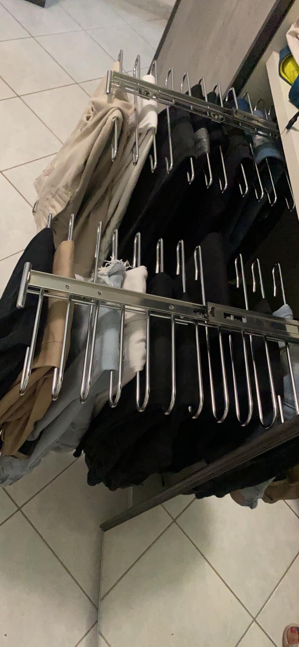 Gute Ordnungshilfe für den Schrank